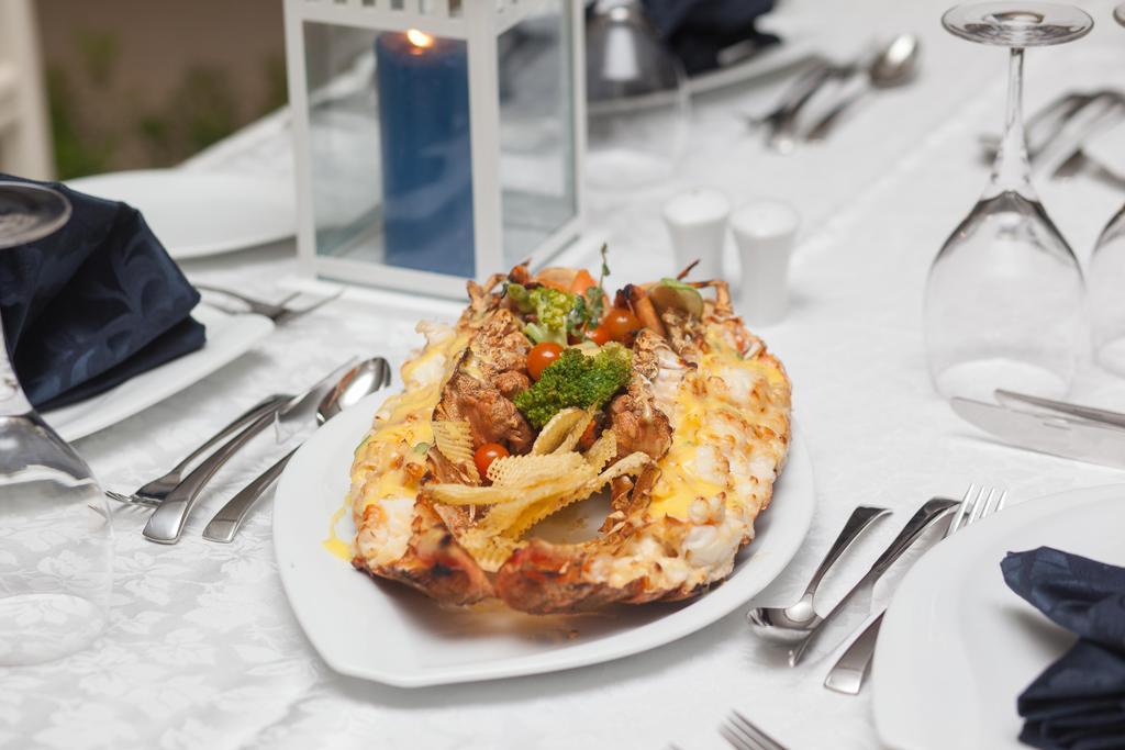 Rixos Alamein - Full Board Plus El Alamein Buitenkant foto A lobster prepared in the New England style