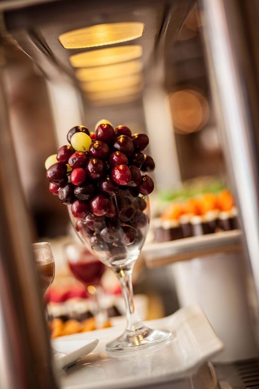 Rixos Alamein - Full Board Plus El Alamein Buitenkant foto Grapes in a wine glass