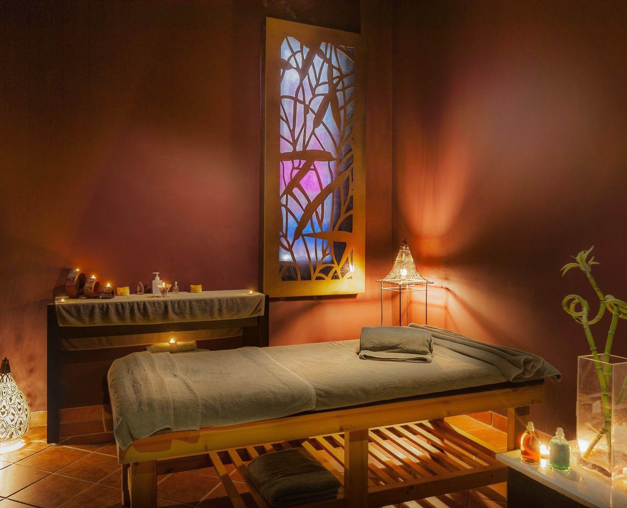Rixos Alamein - Full Board Plus El Alamein Buitenkant foto A massage table