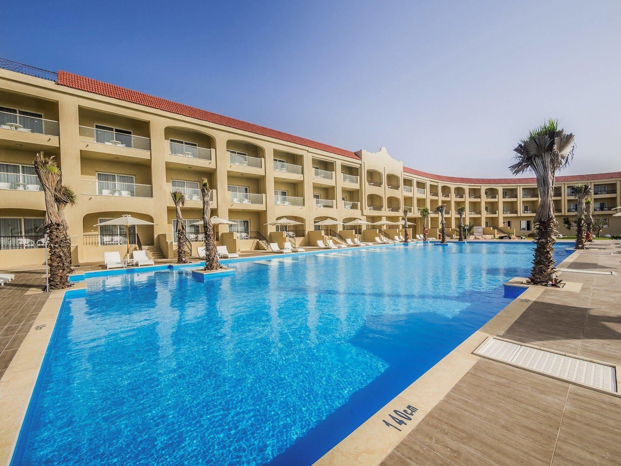 Rixos Alamein - Full Board Plus El Alamein Buitenkant foto The swimming pool at the hotel